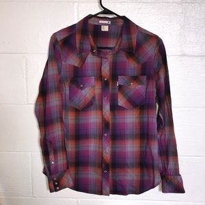 Women's Levi's plaid shirt